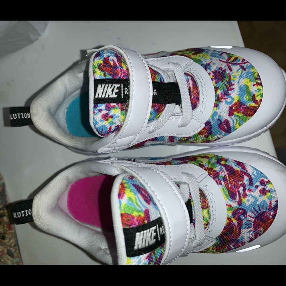 Nike toddler shoes (8c)
